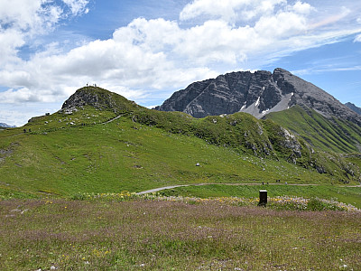 Der Rüfikopf und die dahinterliegende, deutlich höhere Rüfispitze