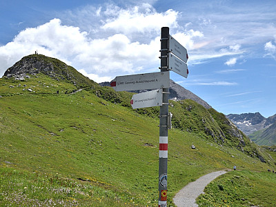 Hier halten wir uns für die Exkursion zum Rüfikopf links