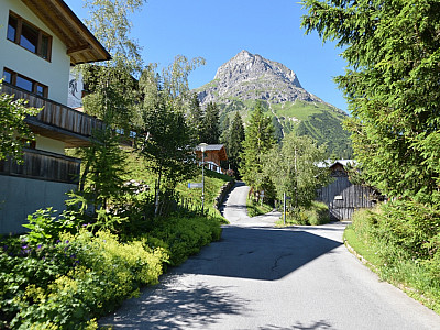 Die Straße dreht nach Norden, wir biegen in ein paar Metern links ab