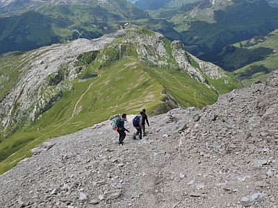 Für den Abstieg klettern wir wieder auf dem Aufstiegsweg zurück