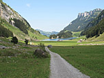 ...und treffen am Seealpsee auf den Aufstiegsweg
