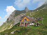 Wir erreichen den Spitzigstein mit der kleinen Almhütte