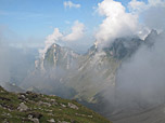 Wolken verhüllen die Gipfel des Alpsteins