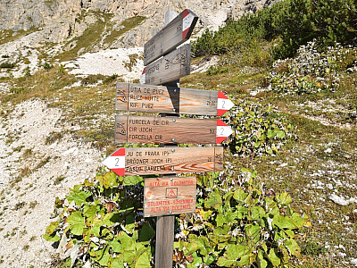 Auf dem Weg Nummer 2 geht es weiter zur Furcela de Cir (Cir Joch)