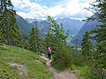 Zügig wandern wir talwärts
