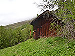 ...und kommen zu einer Holzhütte