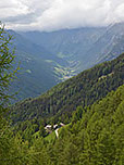 Unter uns erblicken wir bereits die Prantneralm