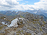 ...und einen Platz mit vielen Steinmännern