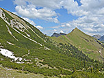 Blick zurück zur Tölzer Hütte und zum Delpsjoch