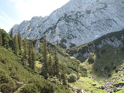 Wir wandern am schönen Kessel vorbei
