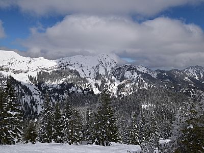 Über der Großen Klammspitze halten sich die Wolken