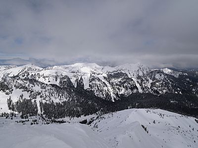 Die wolkenverhangene Klammspitze