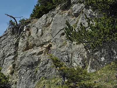 Eine kleine gut gesicherte Kletterstelle muss überwunden werden