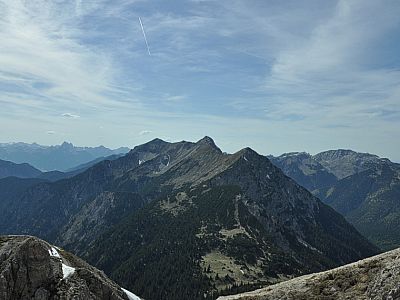 Gipfelausblick auf die Geierköpfe im Westen