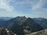 Gipfelausblick auf die Geierköpfe im Westen