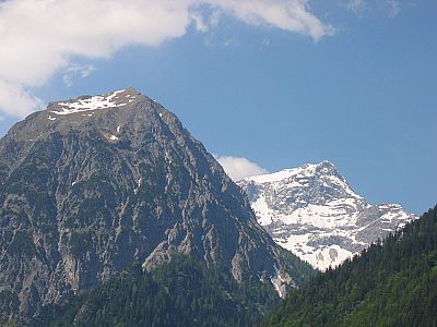 Mottakopf und rechts dahinter der Panüelerkopf