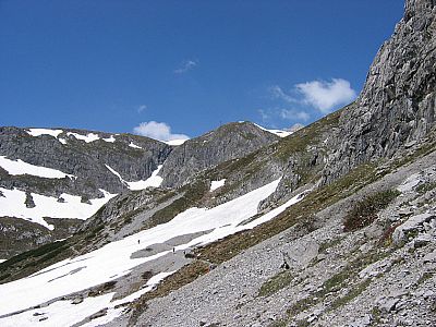Dieser wird über einen Steig verlassen