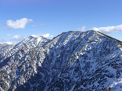 ...und zur Blaubergkette, hinten die Halserspitz