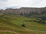 Unter uns erkennen wir bereits die Saltnerhütte