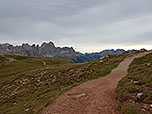 Erste Blicke zum Rosengarten und zum Latemar