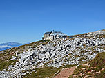 Blick zurück zum stolzen Steinbau