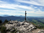 Das Gipfelkreuz des Schobers und die Sicht nach Westen