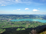 Im Nordosten ist schön der Mondsee zu sehen