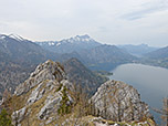 Links im Bild der Kleine Schoberstein