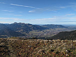 Rechts im Bild zeigen sich Zwieselberg, Blomberg und Heigelkopf