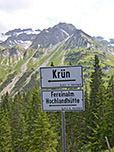 An der Hüttenterrasse beginnt der Abstiegsweg nach Krün