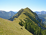Hinten links zeigt sich der Gipfel der Schreckenspitze