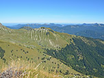 Im Hintergrund zeigt sich die Tegernseer Prominenz wie der Roß- und Buchstein, der Hirschberg und der Leonhardstein