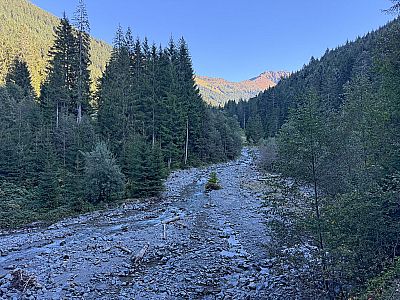 Begleitet werden wir von der Obere-Grund-Ache