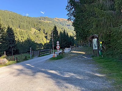 ...erreichen wir den Wanderparkplatz im Oberen Grund