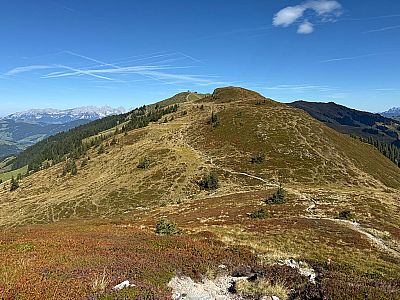 Blick über die Schwarzkogelscharte zum Pengelstein