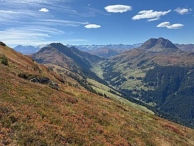 Über dem Oberen Grund wachen der Kleine und der Große Rettenstein