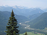 Hinterhalb der Isar zeigt sich das Karwendel