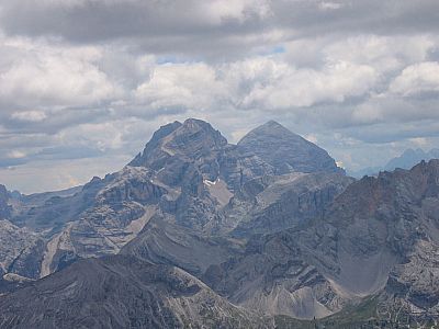 In der Mitte Tofana di Dentro, rechts Tofana di Rozes