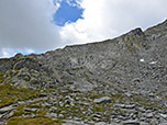 Wir wandern vorbei an einem Trümmerfeld...