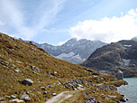 Wir folgen dem Uferweg