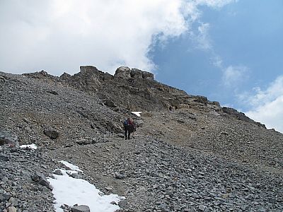 ...und über Schutt geht es zügig bergauf