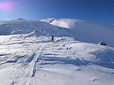 Nach dem ersten Aufschwung wird das Gelände wieder flacher