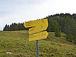 Wegweiser an der Freisinger Hütte