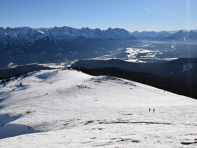 Der Ausblick nach Süden während des Aufstiegs am Gipfelhang