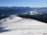 Der Ausblick nach Süden während des Aufstiegs am Gipfelhang