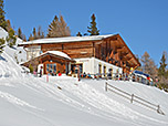 Die Simmeringalm mit ihrer sonnenverwöhnten Terrasse