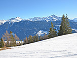 Blick über das Inntal zu den Stubaier Alpen