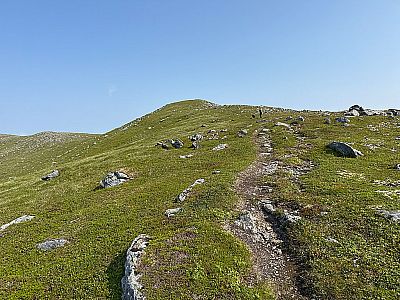 Wir nähern uns dem 1 Meter niedrigeren Westgipfel