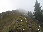 Der Gipfel verschwindet im Nebel