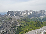 Links die Lamsenspitze, rechts im Bild die Grubenkarspitze